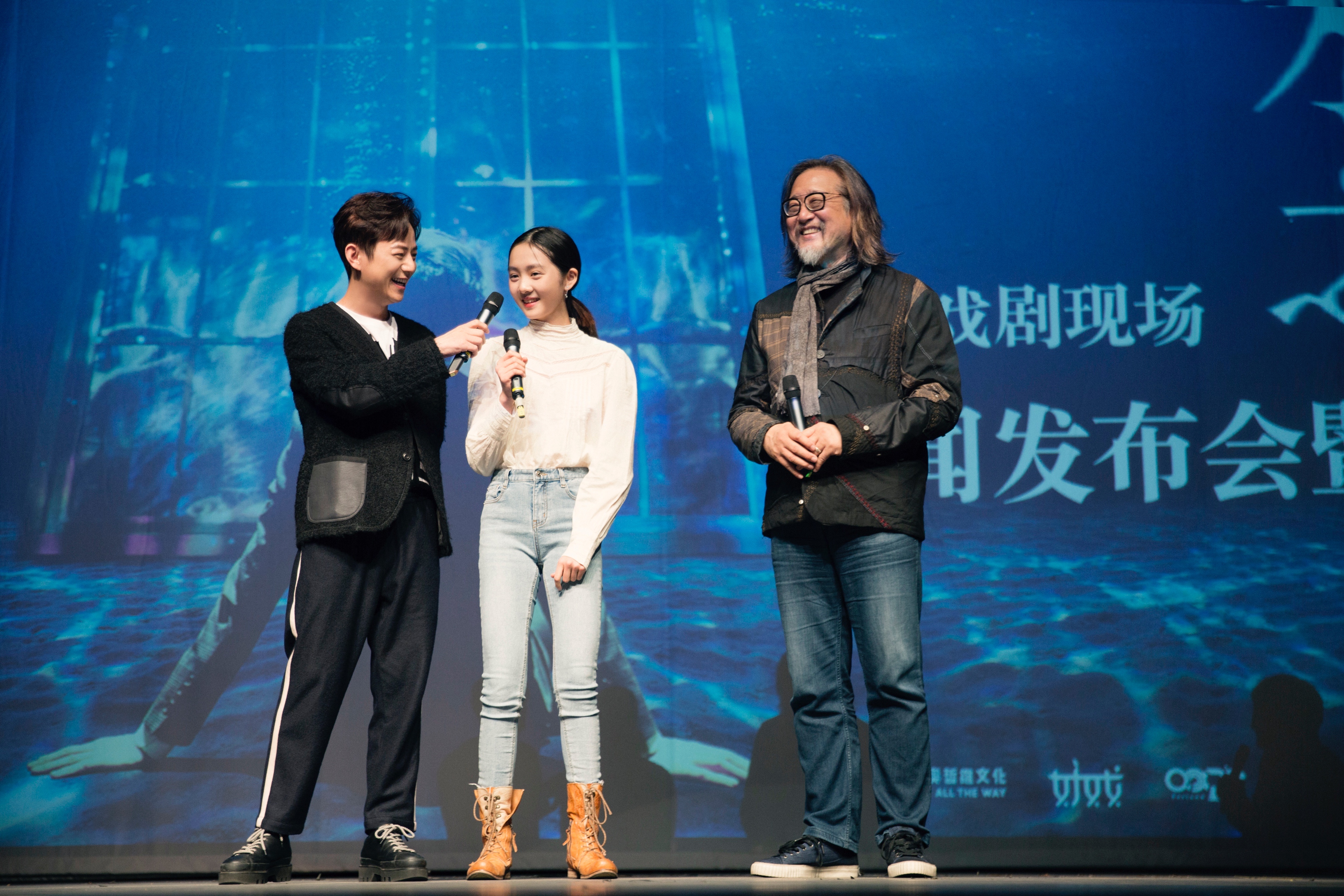 的这一版本,由著名演员,主持人何炅领衔主演,黄忆慈特别出演,赵焌妍